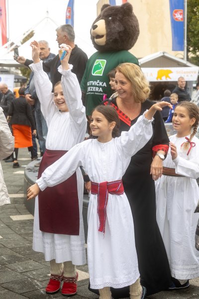 Galerija JUL-2024-otvorenje-1-31.jpg 1