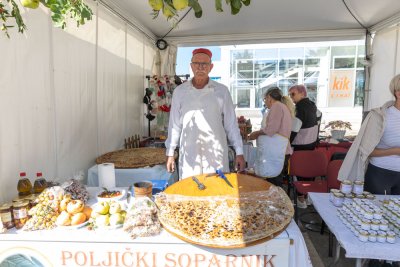 Galerija JUL-otvorenje-56.jpg 1