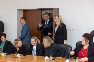 Galerija potpisivanje-ugovora-1.jpg 1