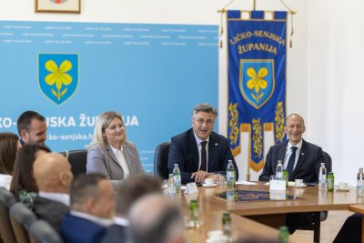 Galerija potpisivanje-ugovora-11.jpg 1