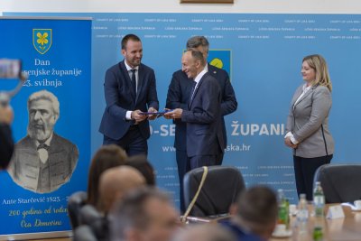 Galerija potpisivanje-ugovora-15.jpg 1