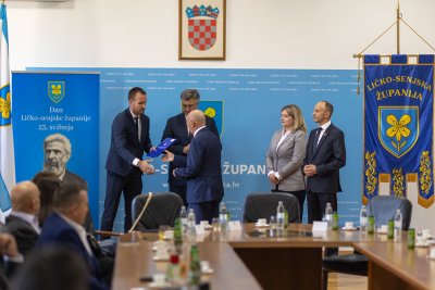 Galerija potpisivanje-ugovora-17.jpg 1