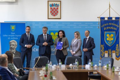 Galerija potpisivanje-ugovora-21.jpg 1