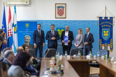 Galerija potpisivanje-ugovora-22.jpg 1
