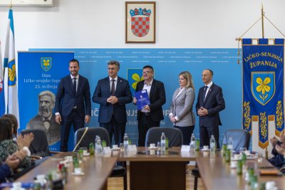 Galerija potpisivanje-ugovora-27.jpg 1