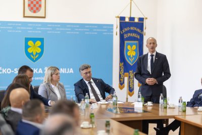 Galerija potpisivanje-ugovora-8.jpg 1